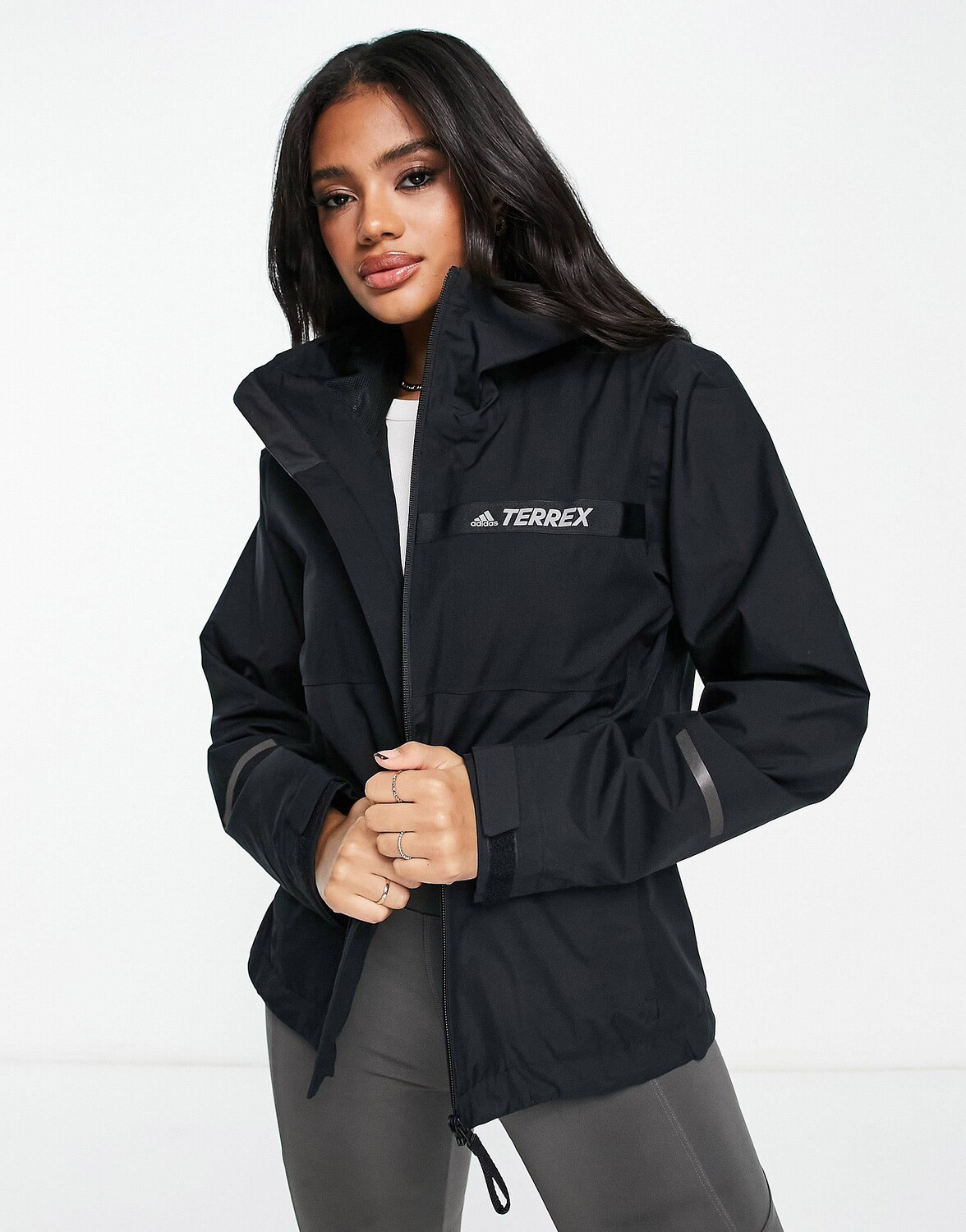 

Черная куртка с капюшоном adidas Terrex Rain.RDY