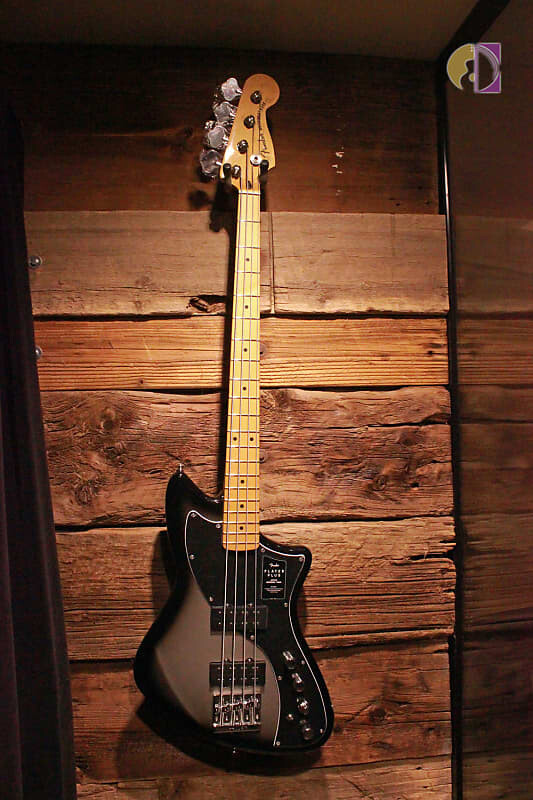 

Бас-гитара Fender Player Plus Meteora, кленовый гриф, серебристый взрыв с сумкой для переноски Meteora Bass