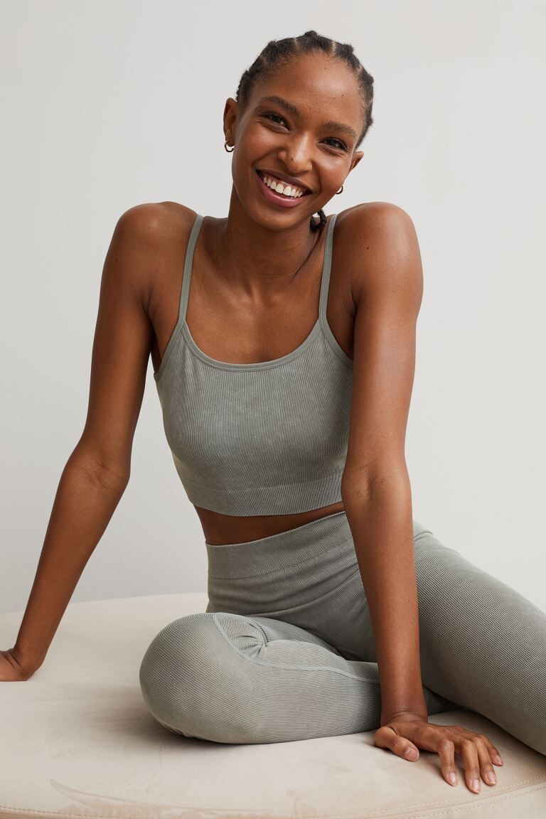 

Укороченный бесшовный топ в рубчик H&M, светло-зеленый хаки