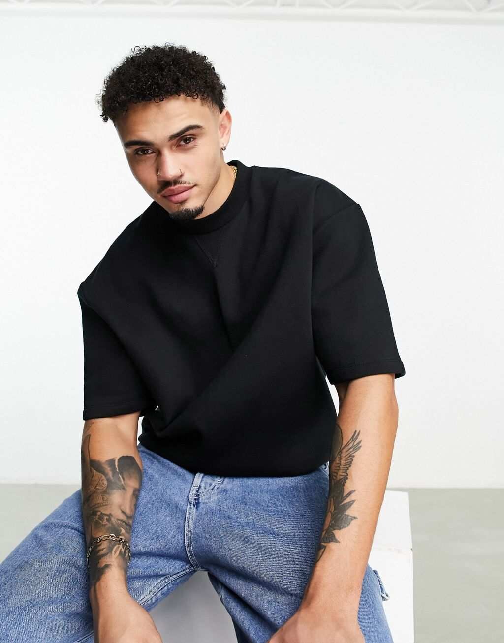 

Черный объемный свитшот с короткими рукавами ASOS DESIGN