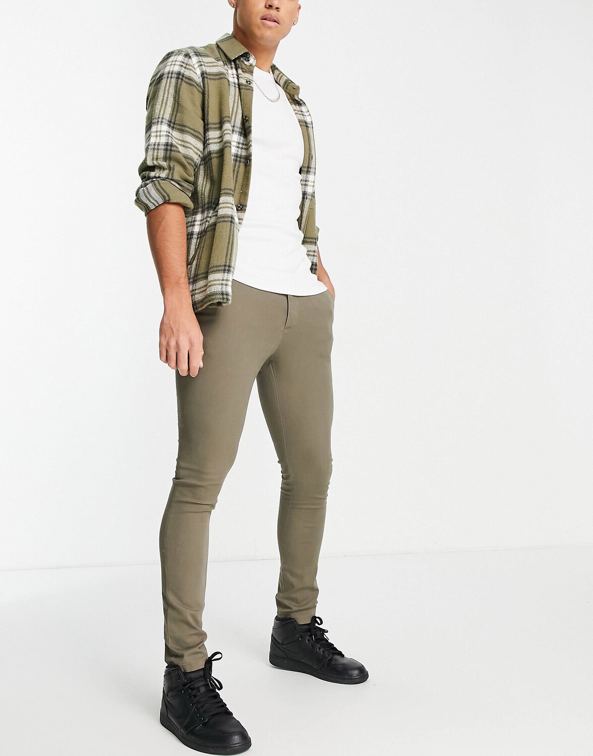 

Супероблегающие брюки чинос цвета хаки ASOS DESIGN
