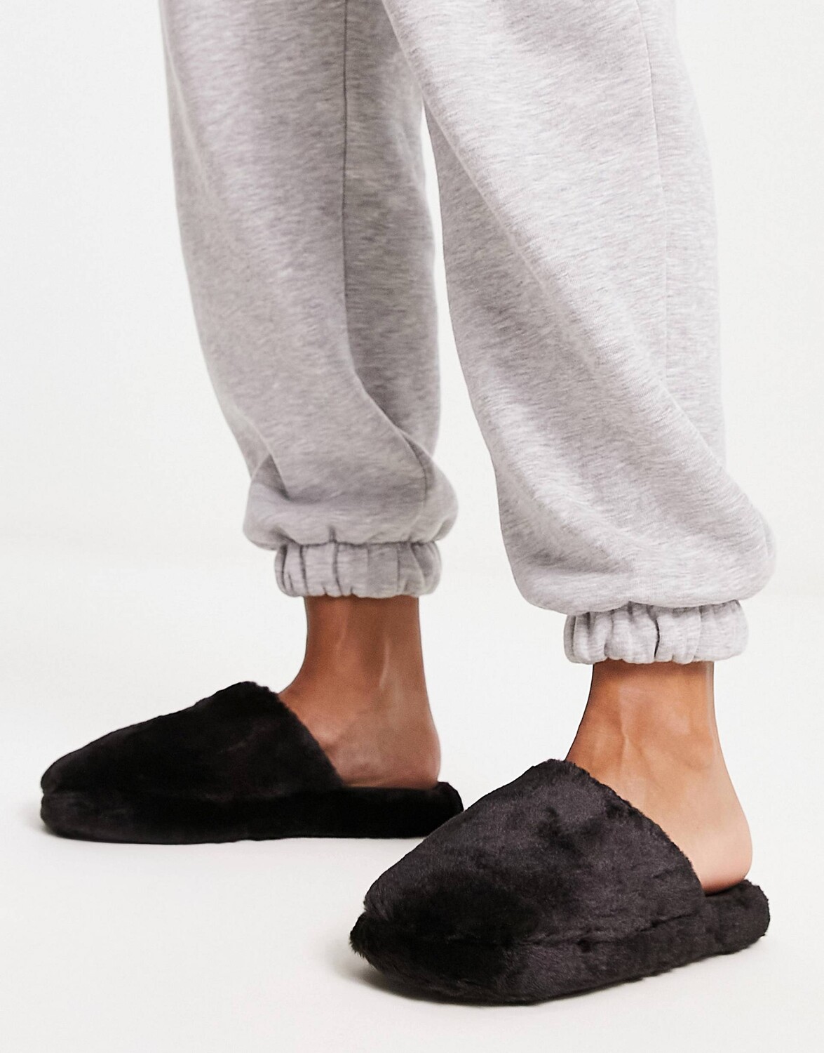 

Черные тапочки с закрытым носком ASOS DESIGN Zina