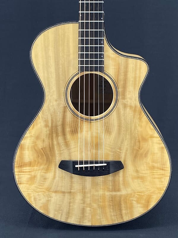 

Гитара Breedlove Oregon Concertina CE