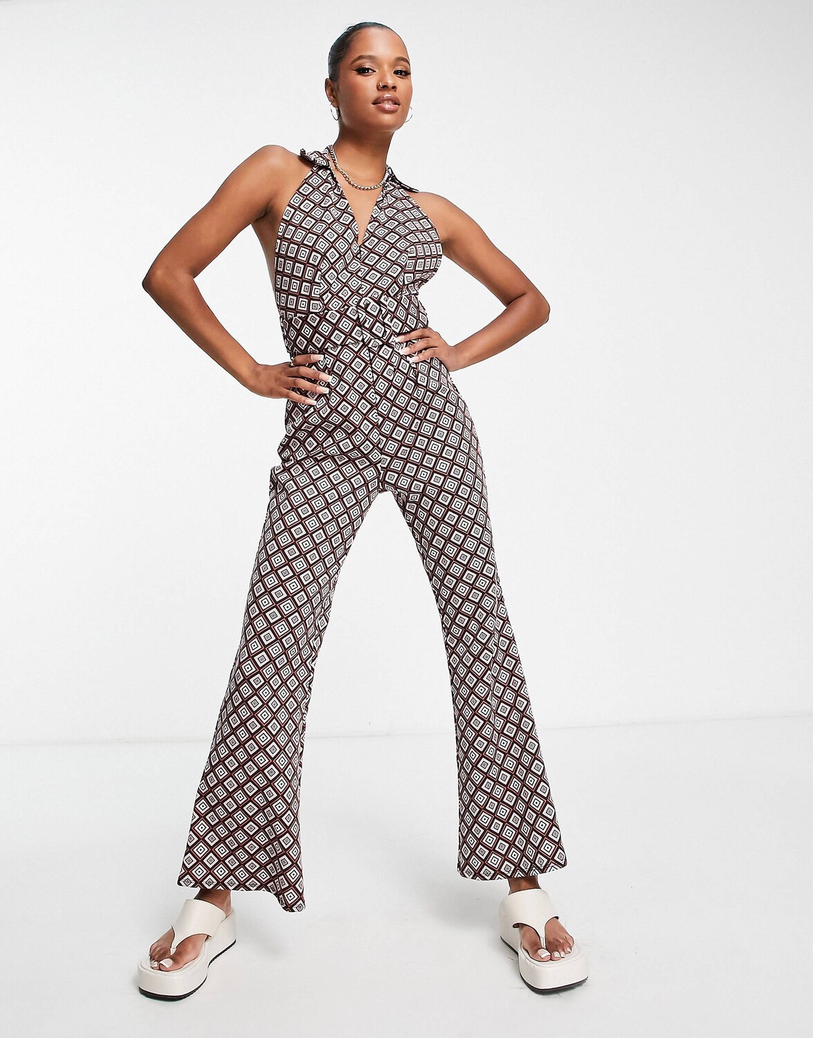 

Комбинезон с воротником и поясом ASOS DESIGN 60s с геопринтом