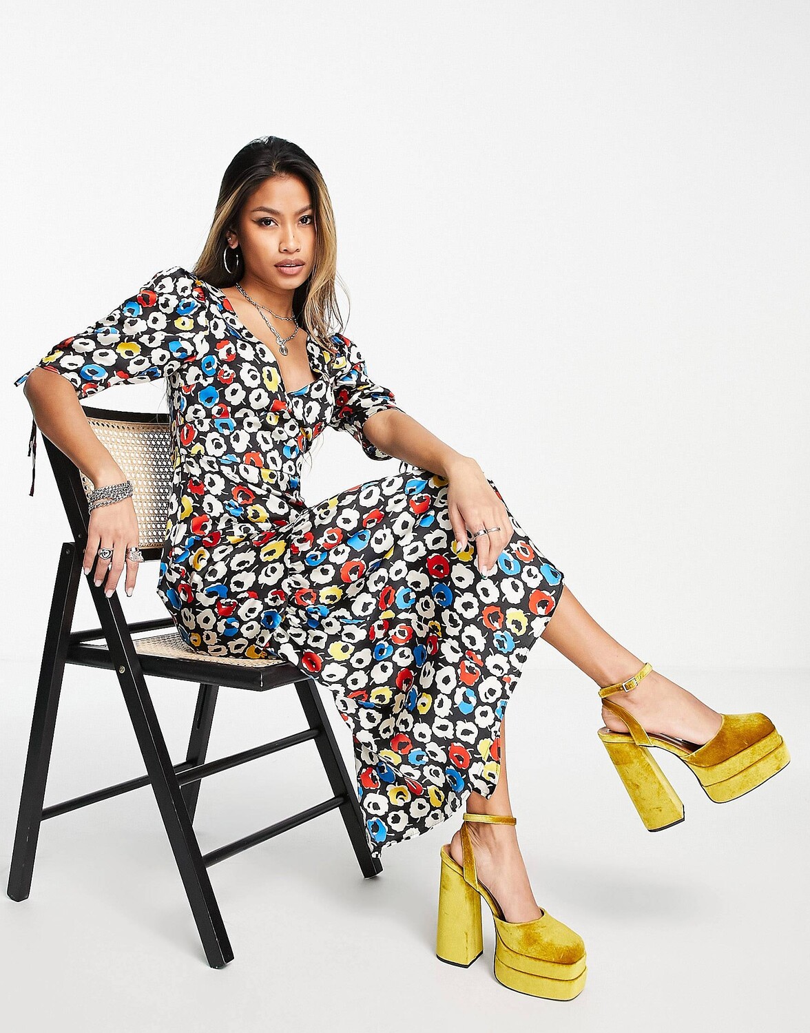 

Разноцветное платье миди с цветочным принтом и баской Topshop
