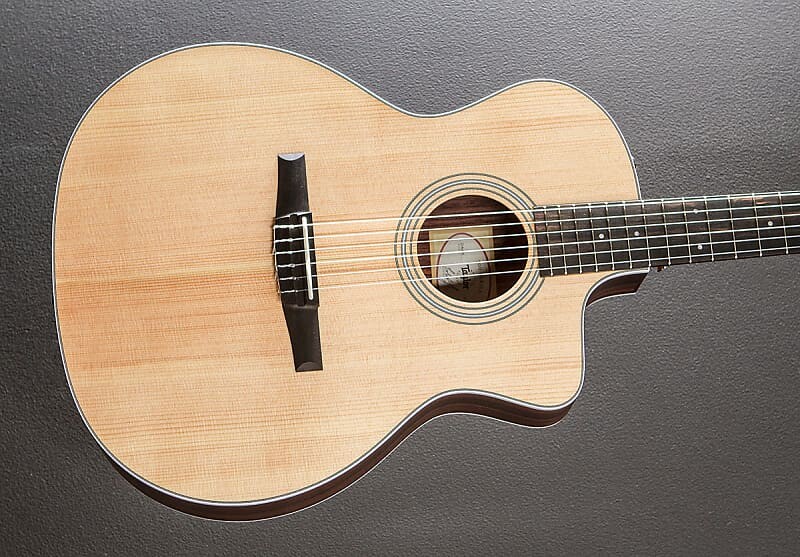 

214СЕ-Н Taylor 214CE-N