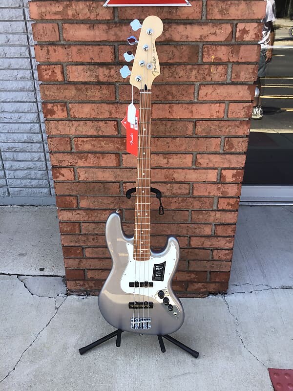 

Джазовый бас-гитарист Fender 149903581