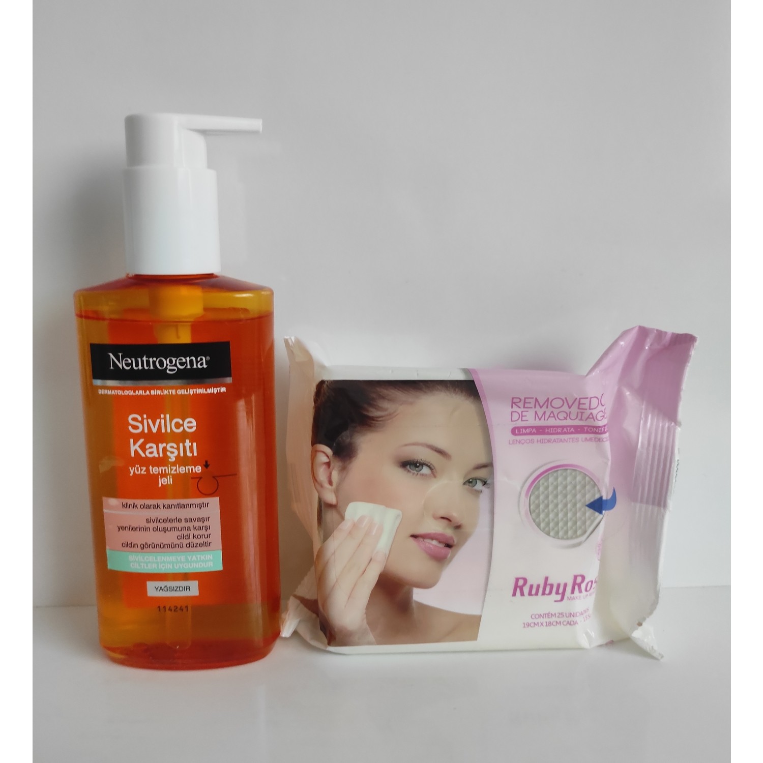 Очищающий гель для лица Neutrogena 200 мл + Салфетки для снятия макияжа Ruby Rose