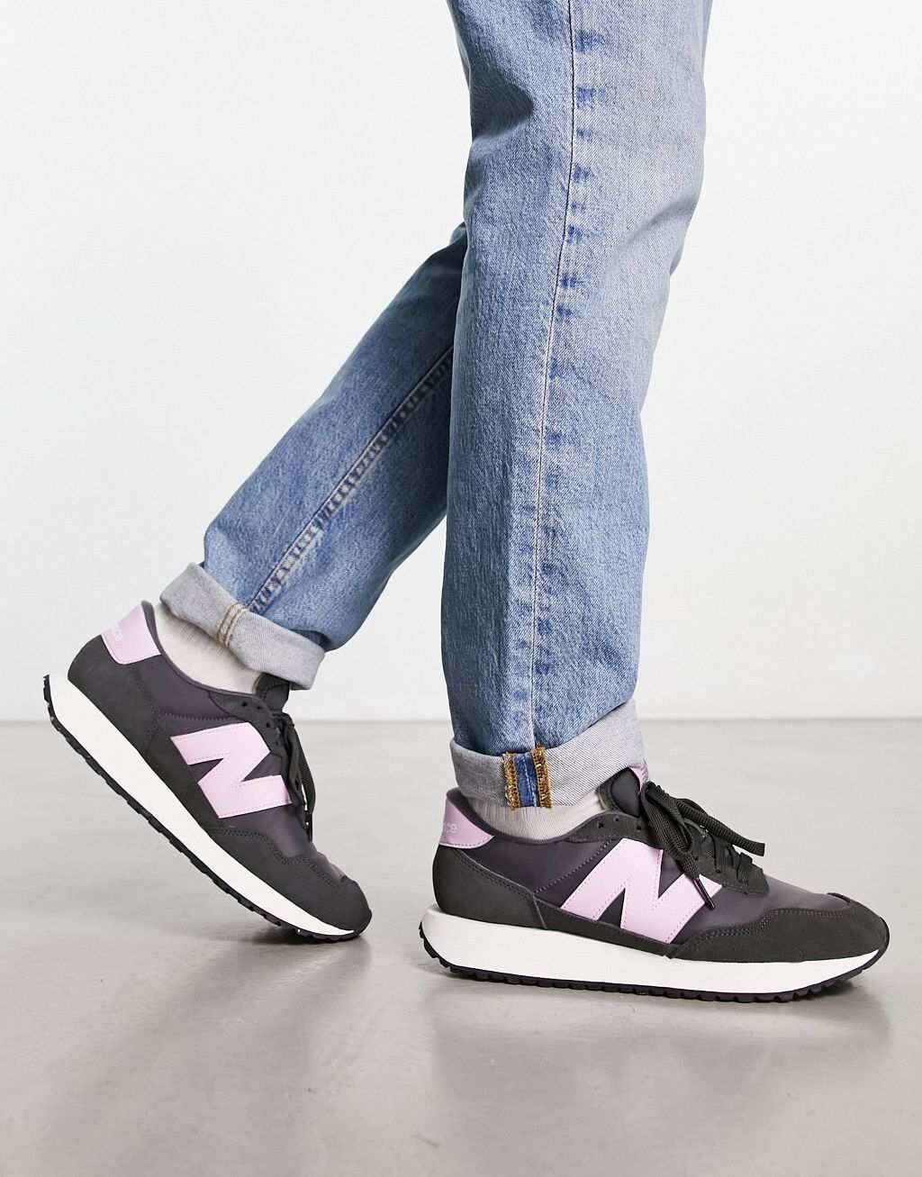 

Кроссовки New Balance 237 черного и фиолетового цвета, Черный