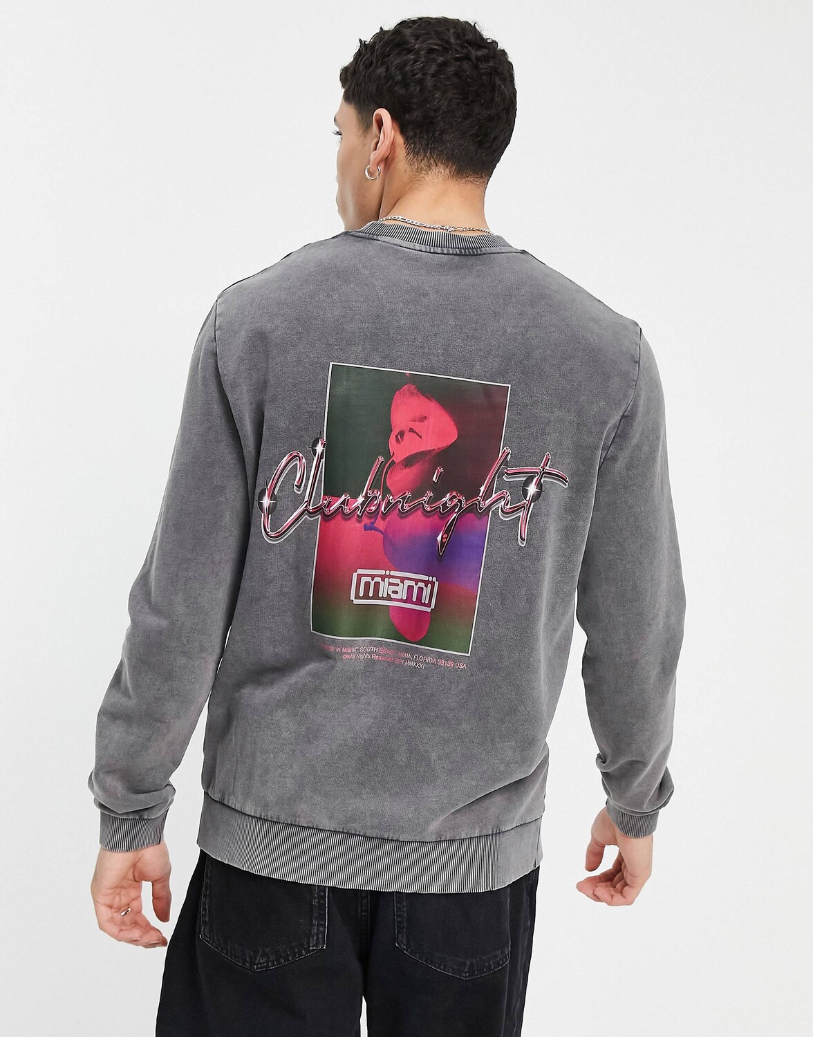 

Черный винтажный свитшот с клубными принтами ASOS DESIGN