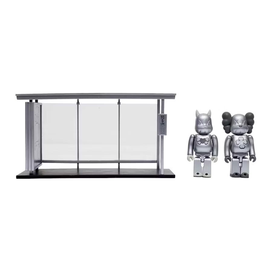 

Виниловая фигурка Kaws X Medicom Bus Stop Series Volume 5, серебристый