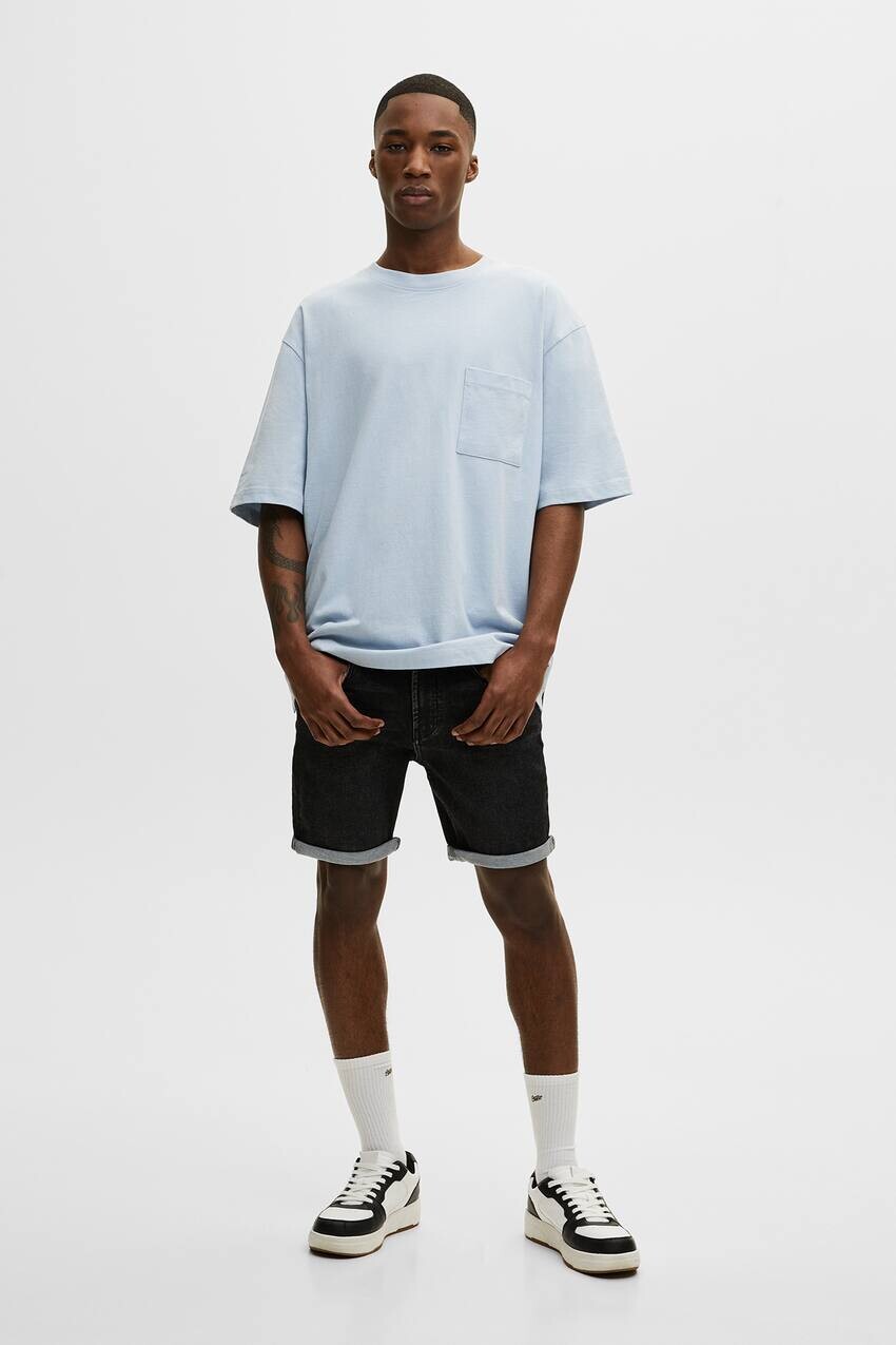 

Базовые джинсовые шорты-бермуды с закатанными краями Pull&Bear, блеский черный