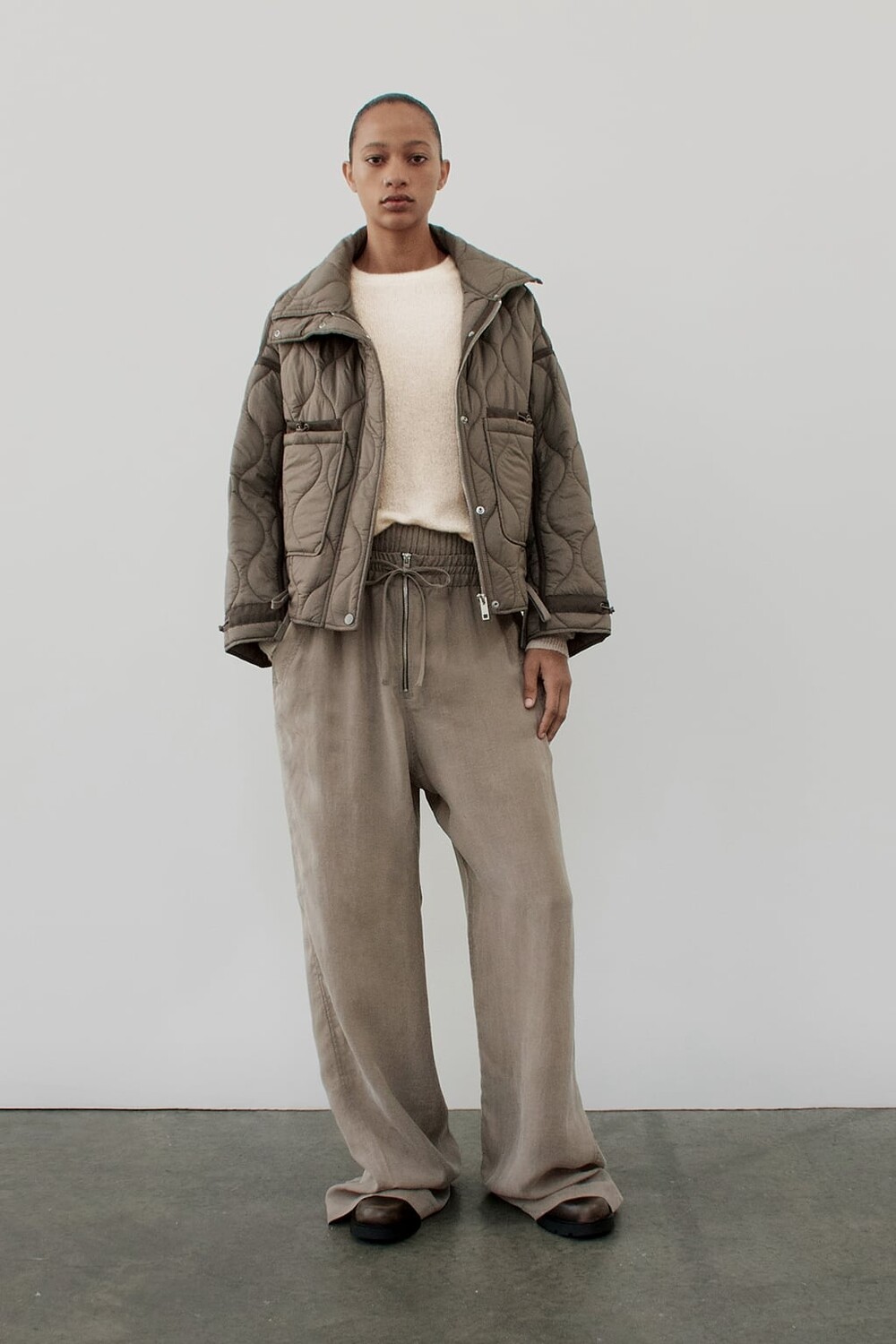 

Водоотталкивающая стеганая куртка ZARA, серый
