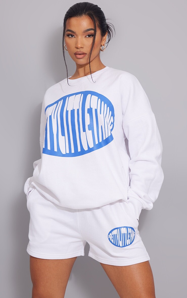 

PrettyLittleThing Белый свободный свитер с принтом
