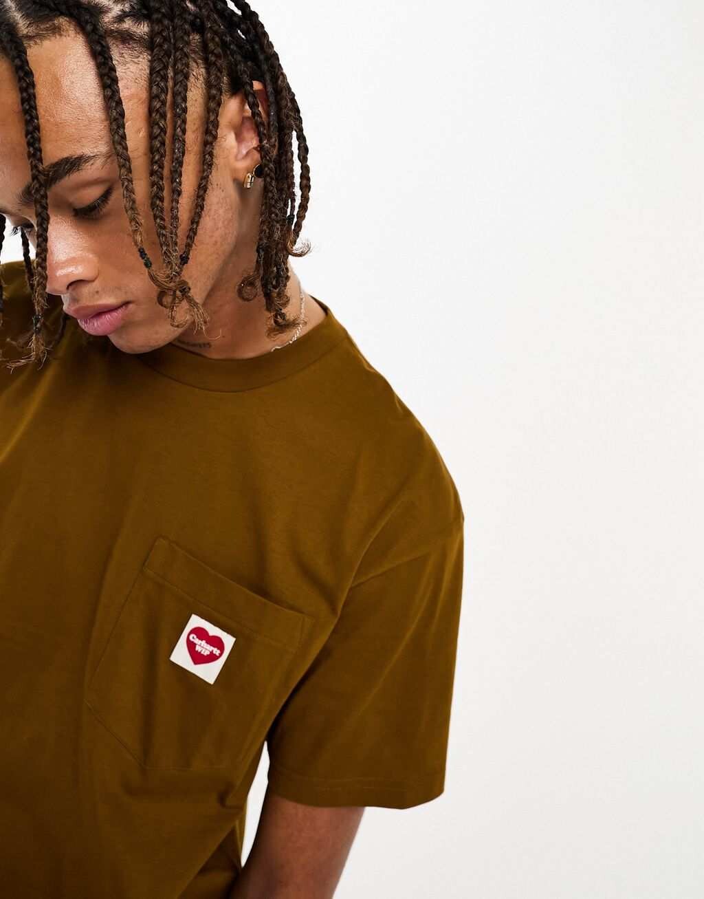 

Коричневая футболка с карманом и сердечком Carhartt WIP