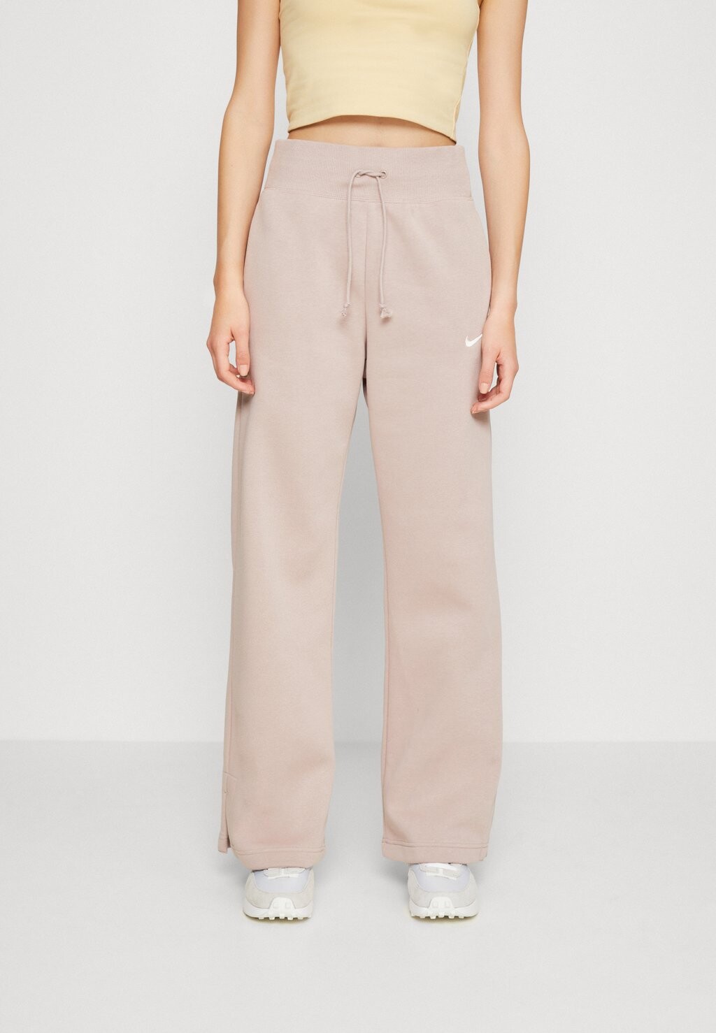 

Спортивные брюки Nike Pant Wide, диффузный темно-серый