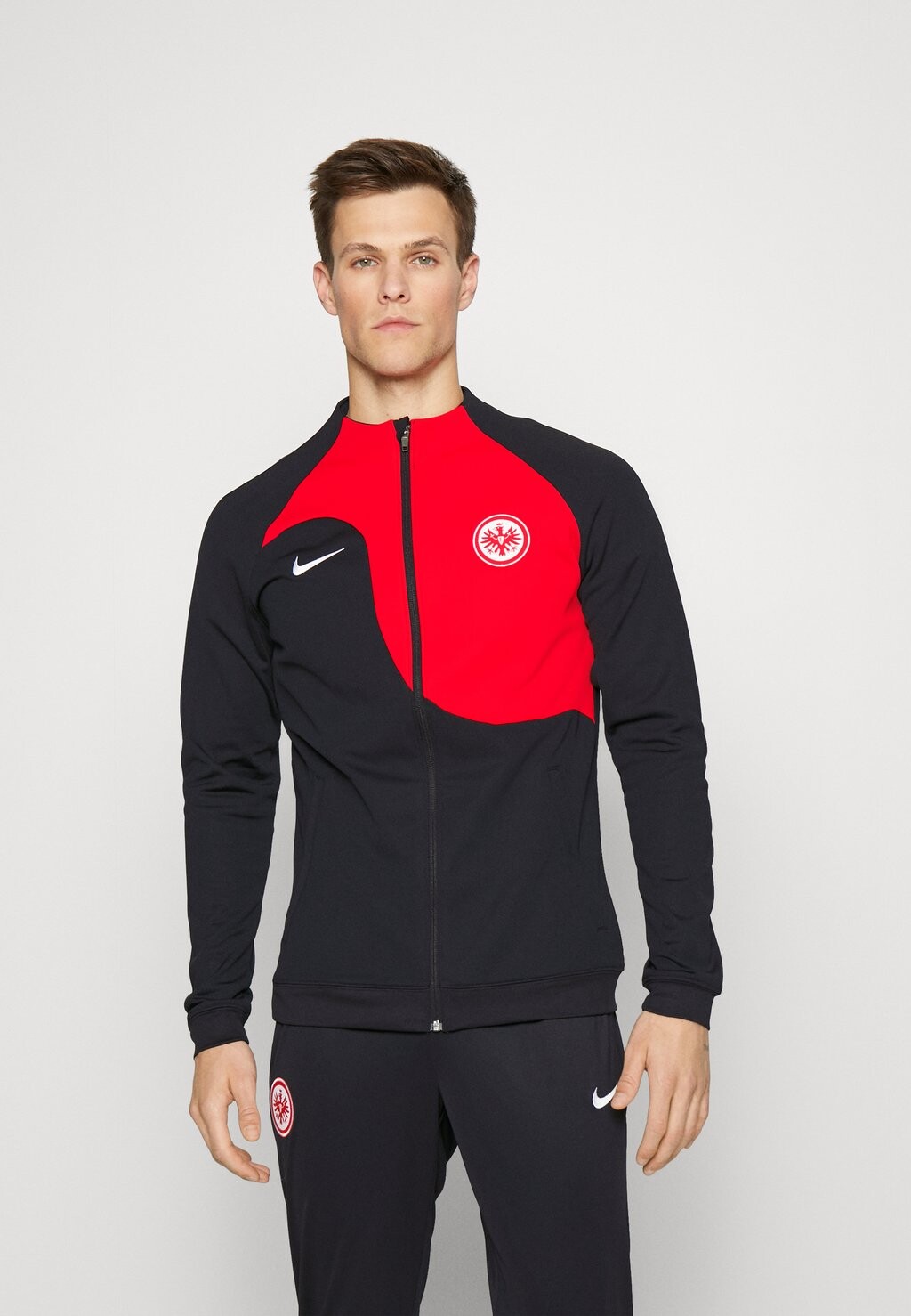 

Спортивная куртка Nike