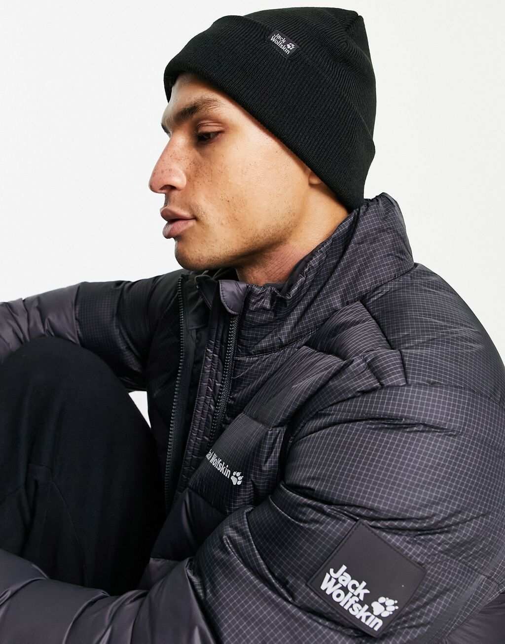 

Черная шапка в рубчик Jack Wolfskin