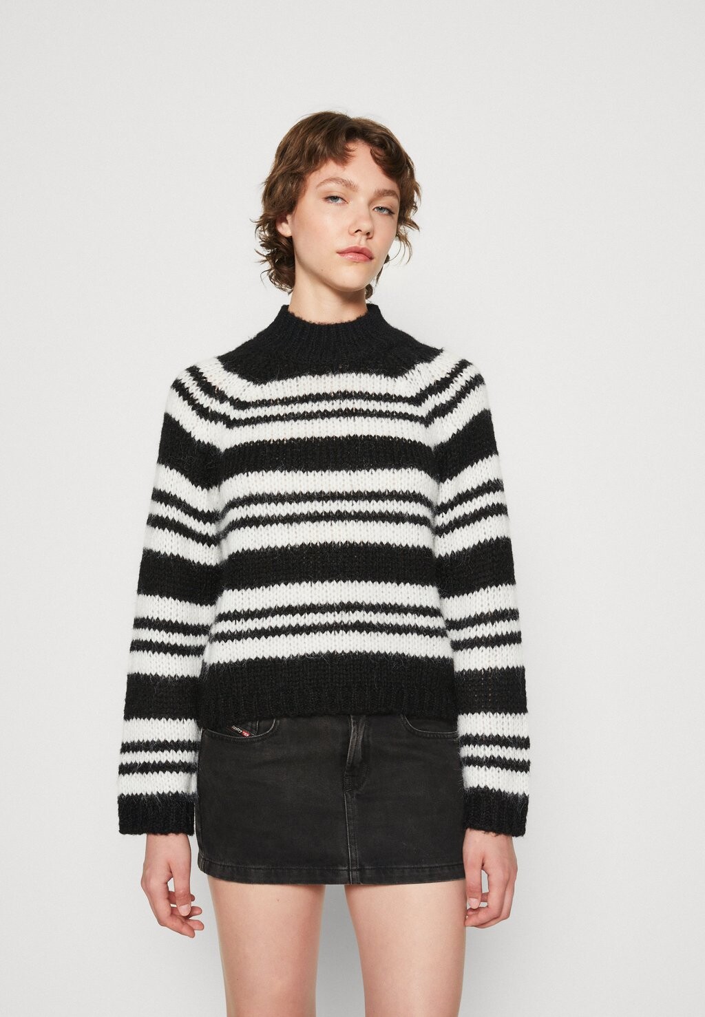 

Свитшот Pieces PCNARMANELL HIGH NECK, цвет black/cloud dancer