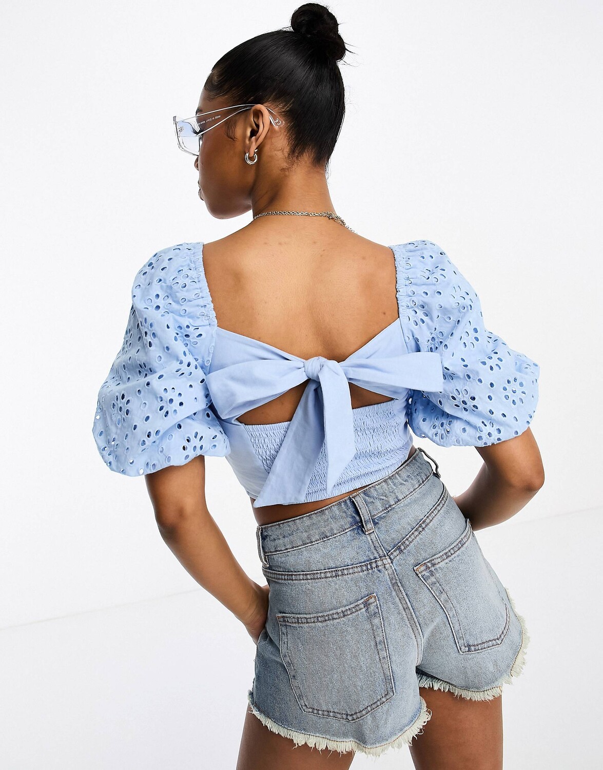 

Синий топ молочницы с вышитыми рукавами ASOS DESIGN
