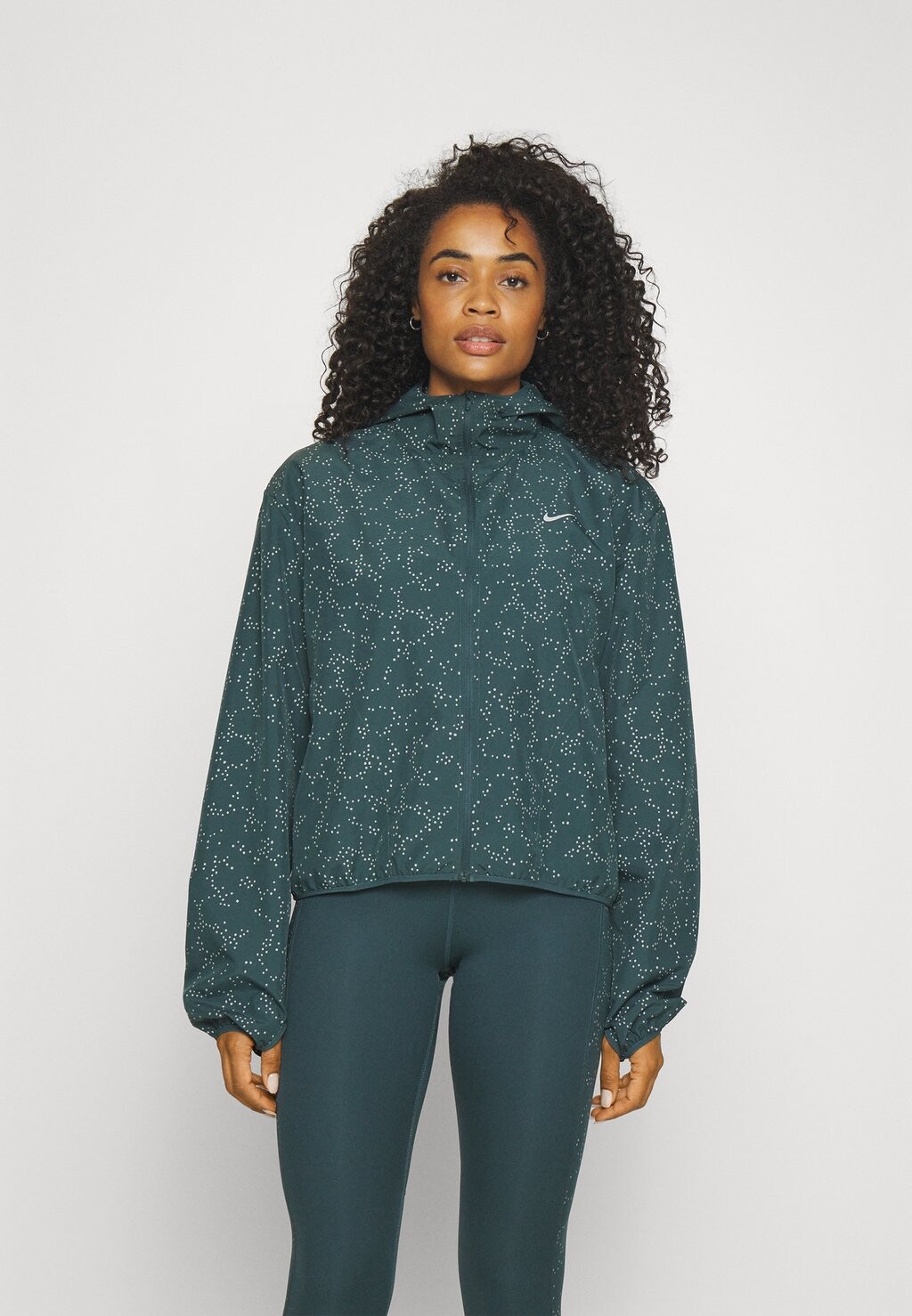 

Куртка для бега Nike, цвет deep jungle/reflective silver