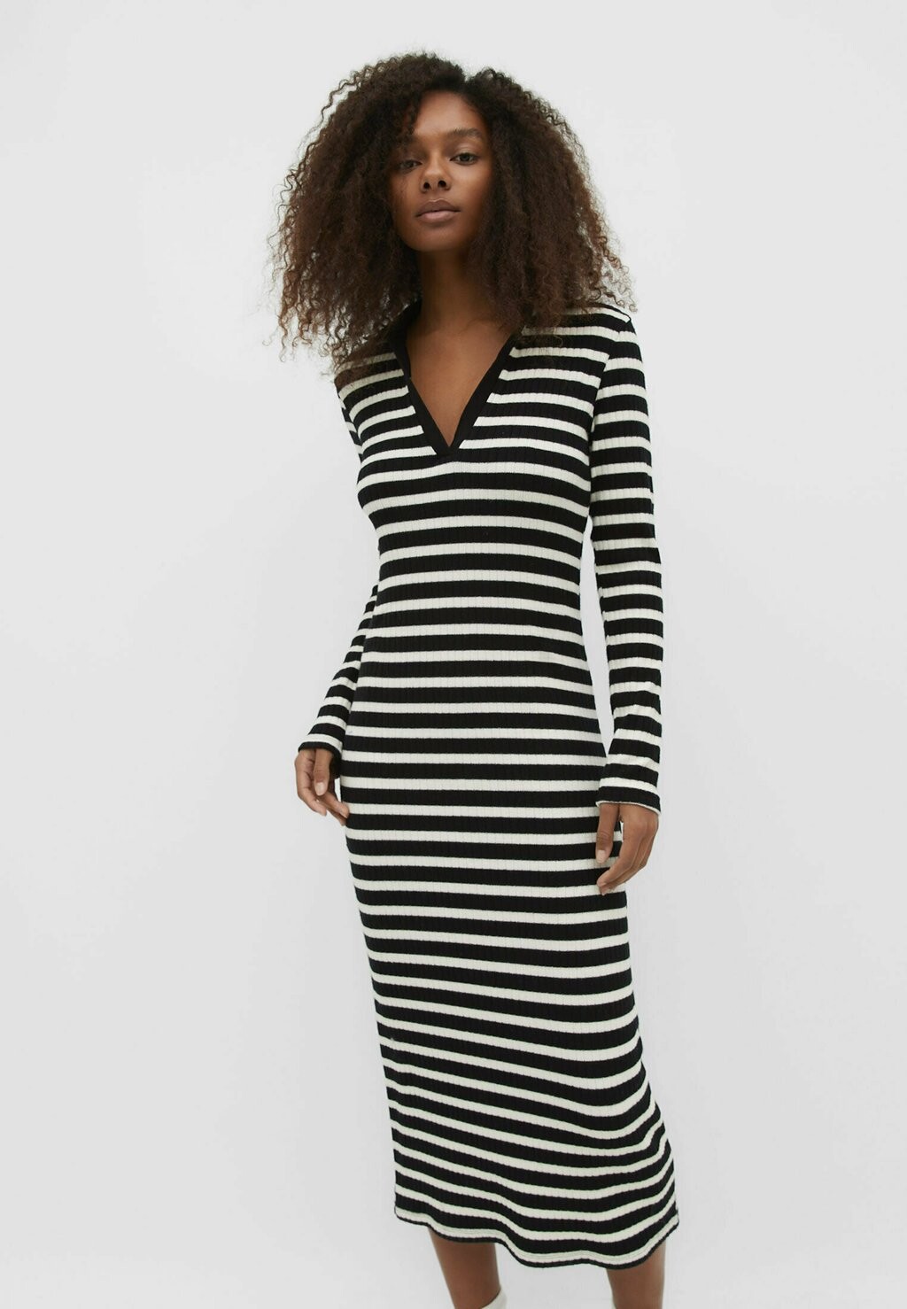 

Платье из джерси LONG STRIPED KNIT Stradivarius, цвет black