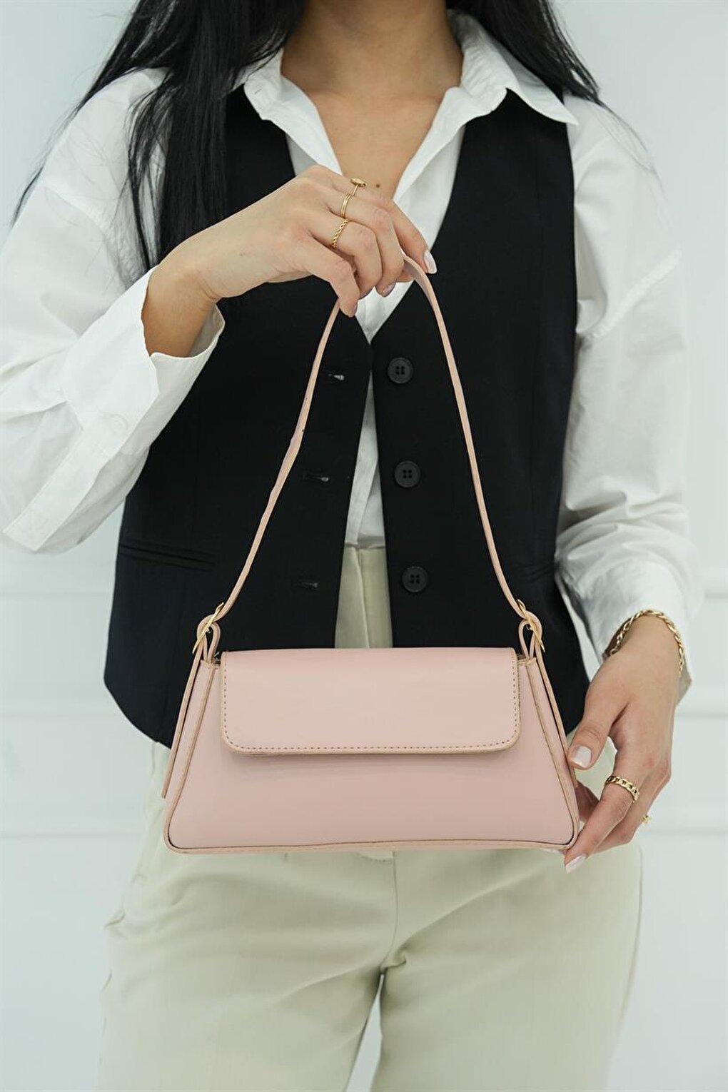 

Женская закрытая сумка на плечо простого дизайна Powder MADAMRA