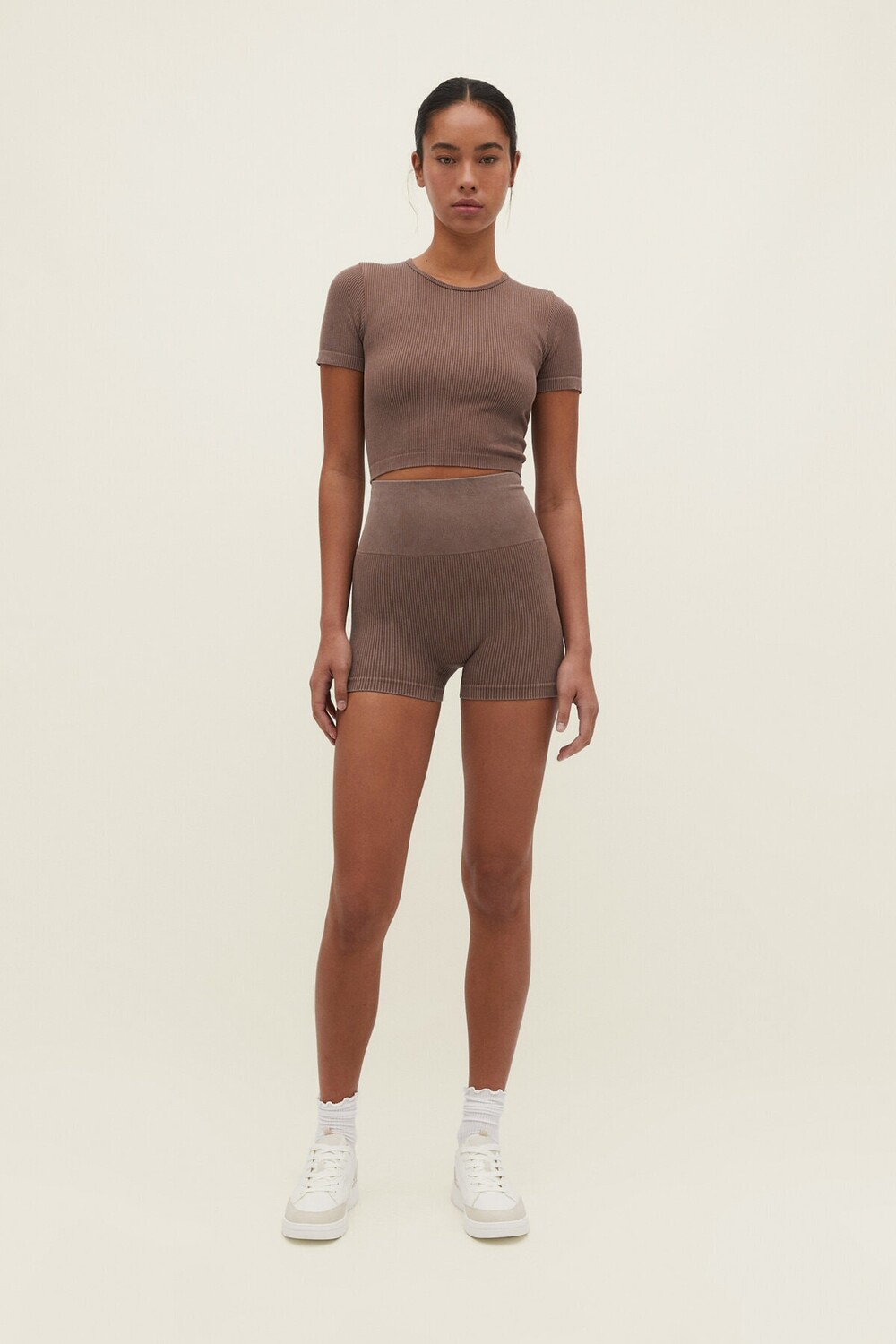 

Короткие бесшовные колготки с эффектом выцветания Stradivarius, коричневый
