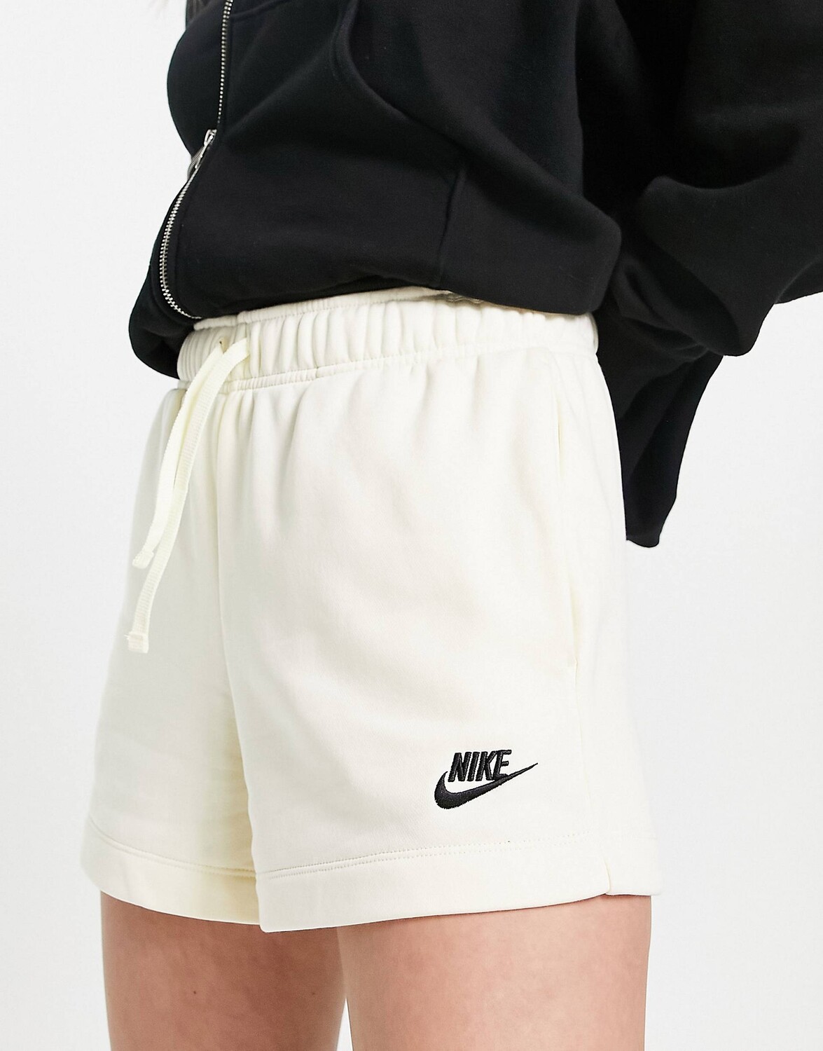 

Флисовые шорты Nike Club из кокосового молока