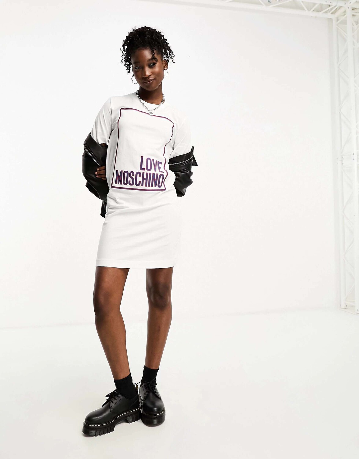 

Белое платье-футболка с логотипом Love Moschino, Белый