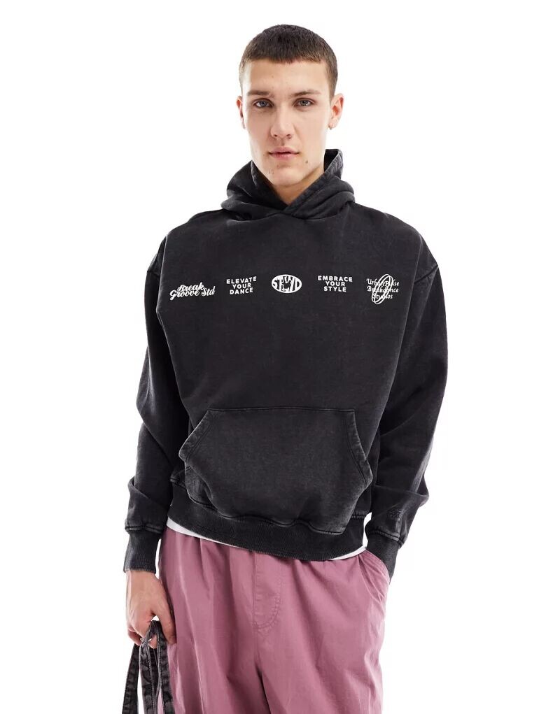

Черная худи Pull&Bear с графическим принтом спереди