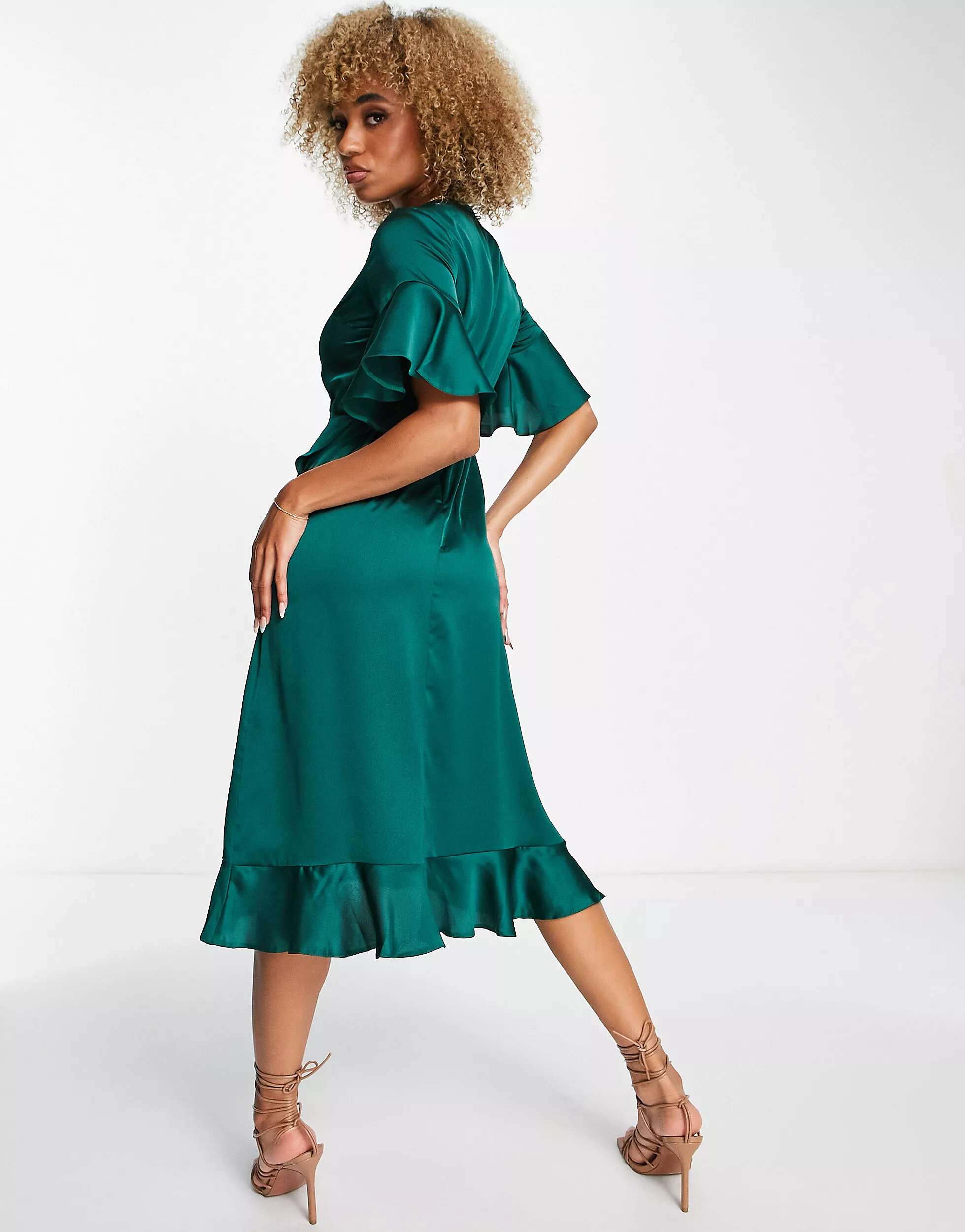 цена Изумрудно-зеленое платье миди с оборками и запахом AX Paris