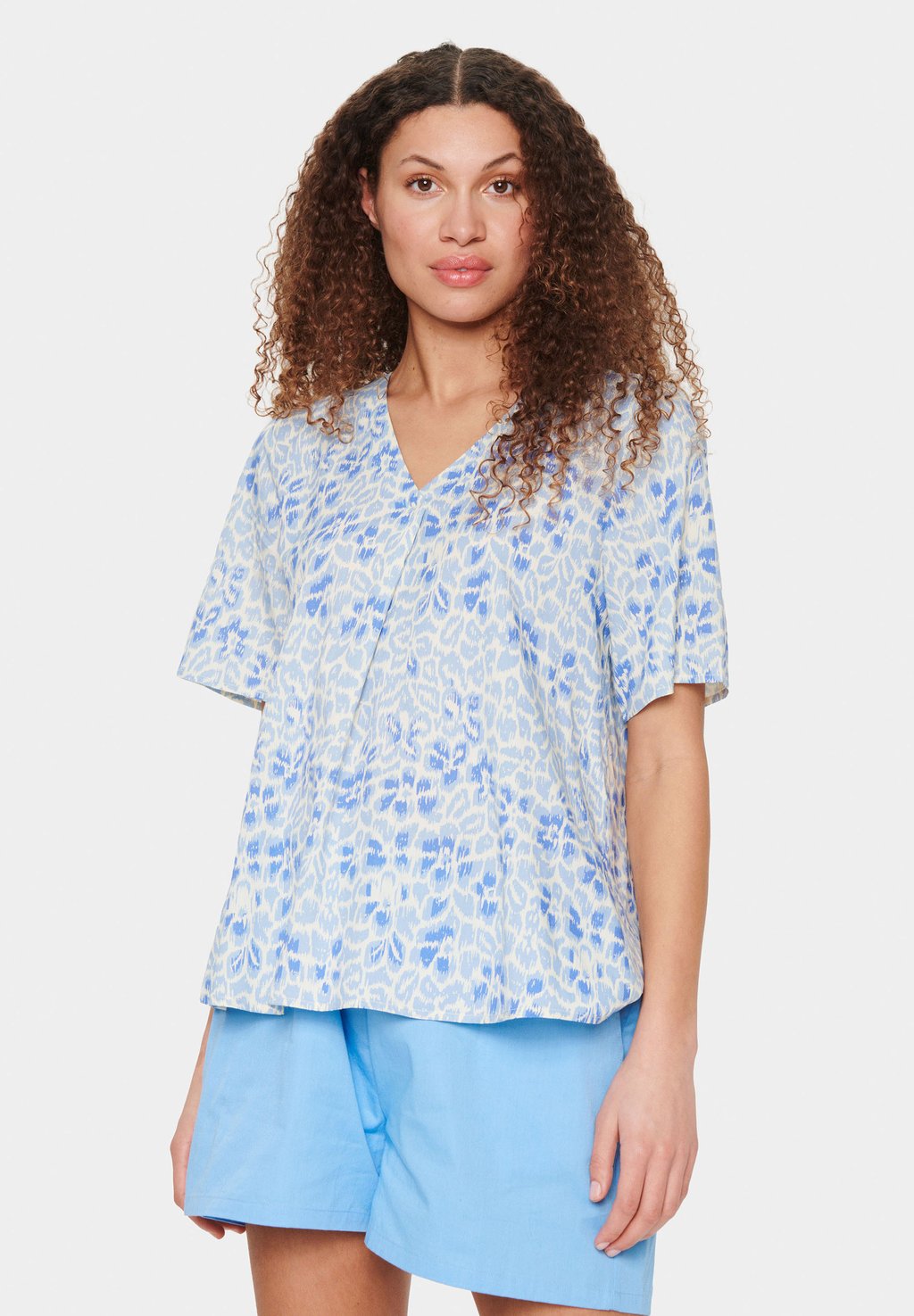 Блузка Saint Tropez Uddi с анималистичным принтом, белый/синий цена и фото
