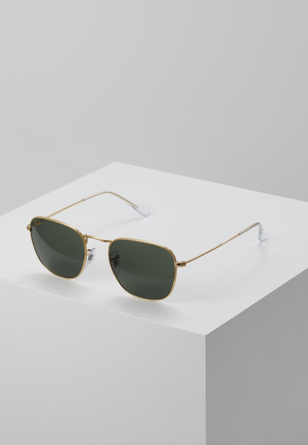 

Солнцезащитные очки Ray-Ban
