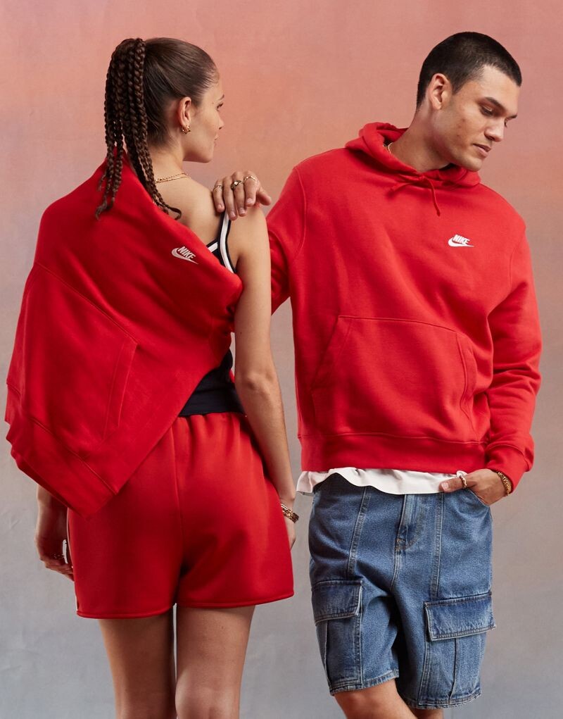 

Красная худи Nike Club