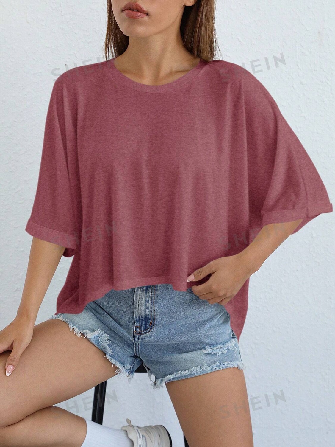 

Футболка Shein Ezwear с короткими рукавами и неровным краем, красный / фиолетовый