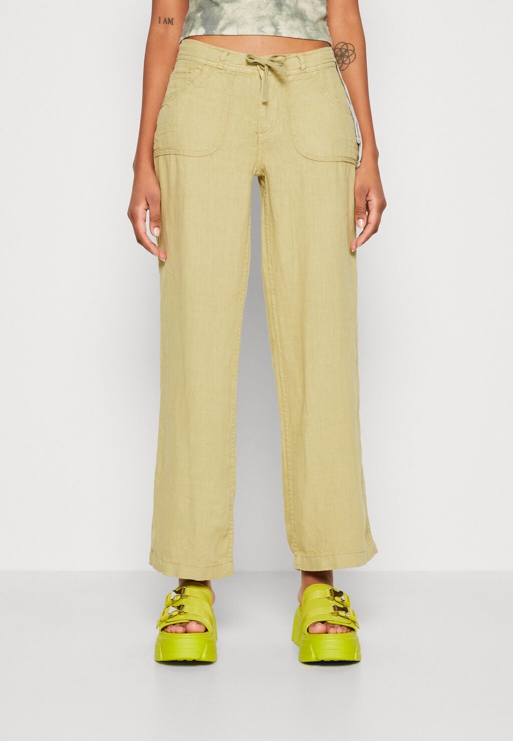 

Брюки BDG Urban Outfitters, зеленый