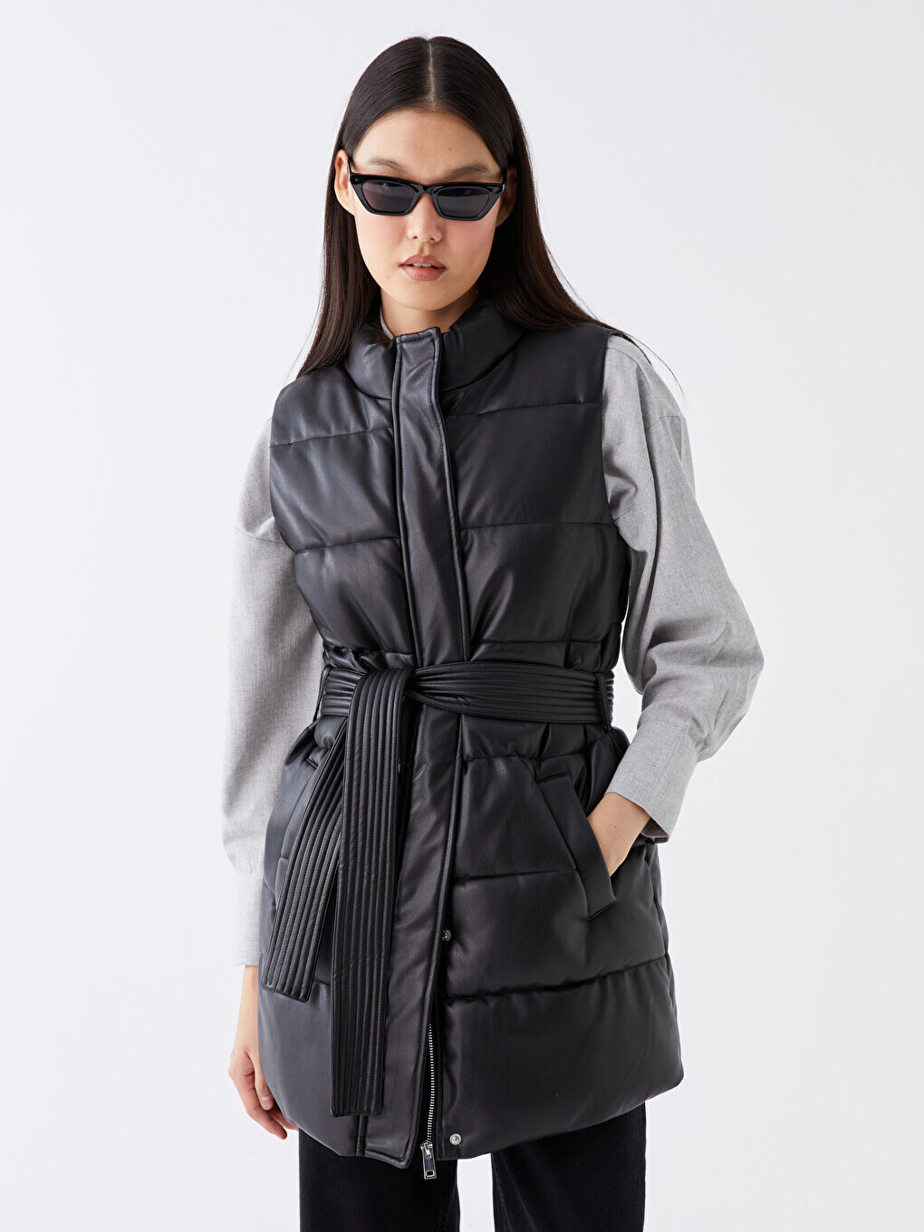 

Однотонный кожаный женский жилет-пуховик с высоким воротником LCW Modest