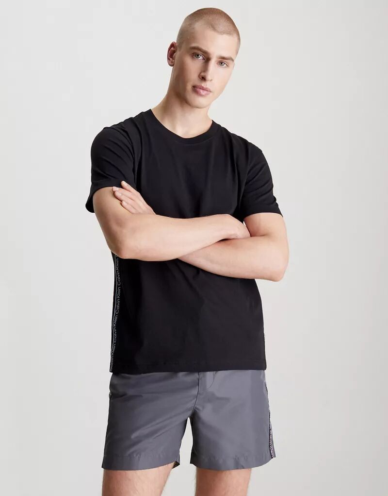 remkomplekt tonar pvh Черная пляжная футболка с полоской с логотипом Calvin Klein