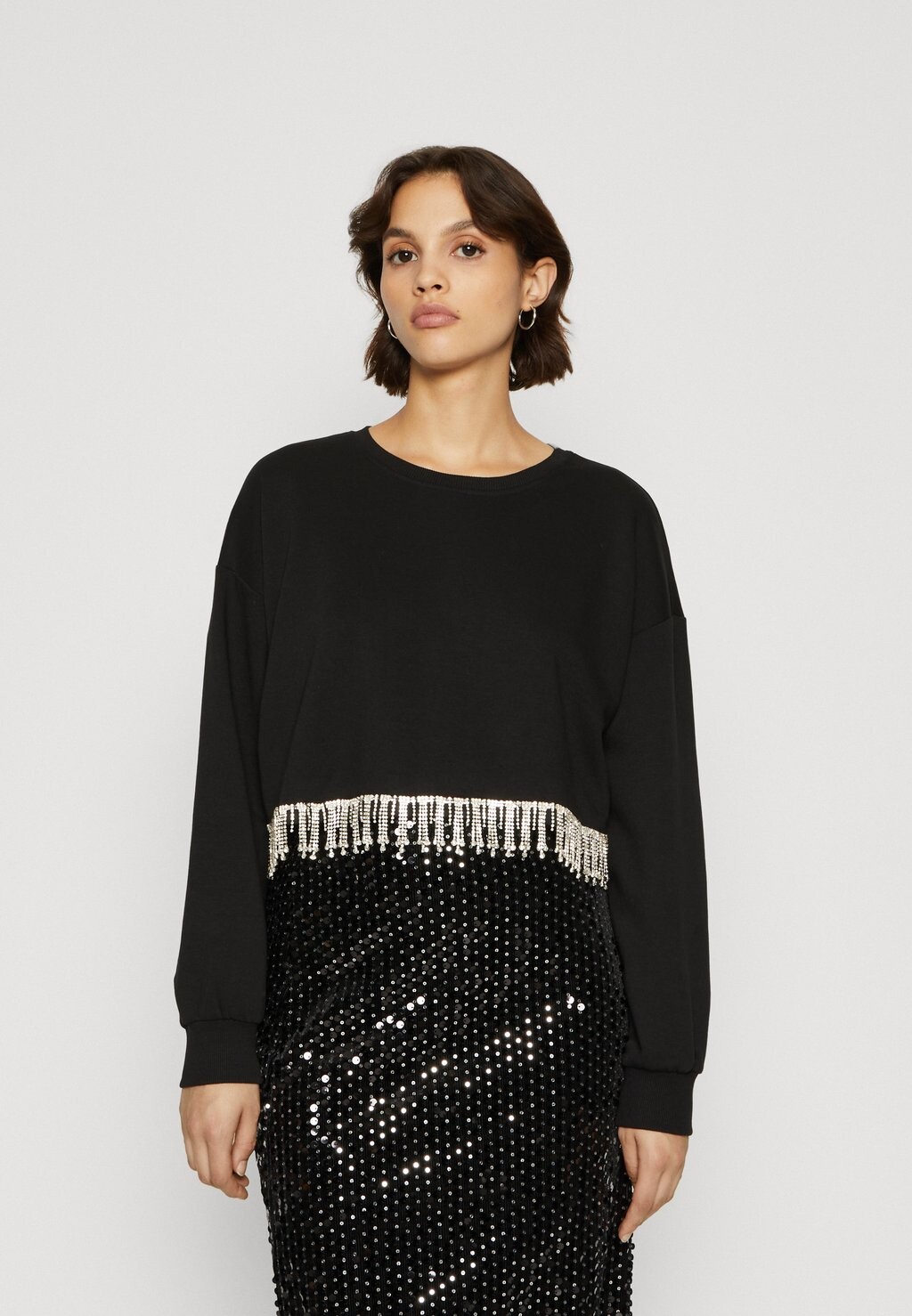 

Толстовка ONLY Petite ONLEBBA RHINESTONE O NECK, черный