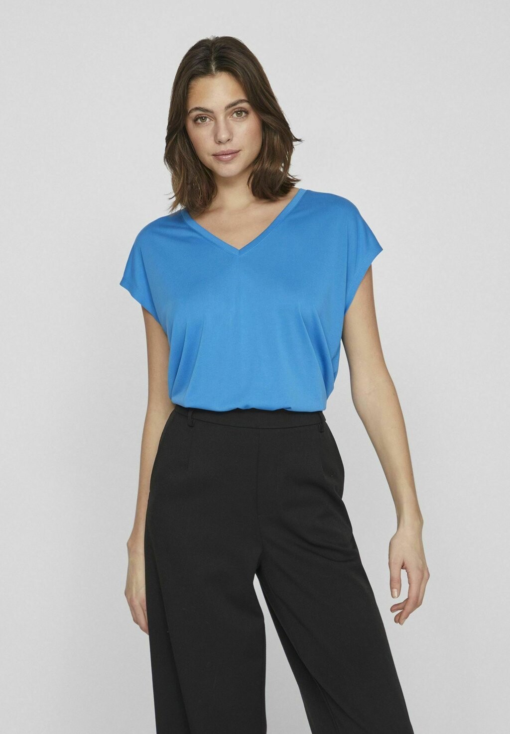 

Базовая футболка V-NECK S/S SU- NOOS VILA, синий