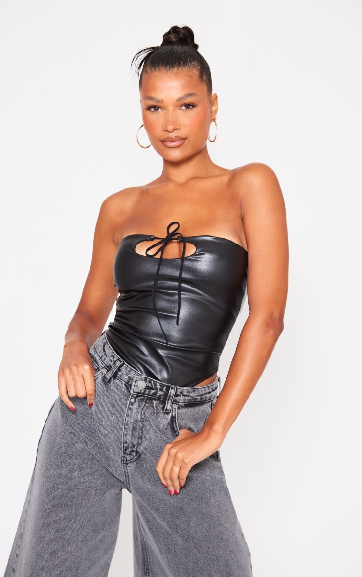 

PrettyLittleThing Черный длинный топ-бандо из искусственной кожи с завязкой спереди и острым краем
