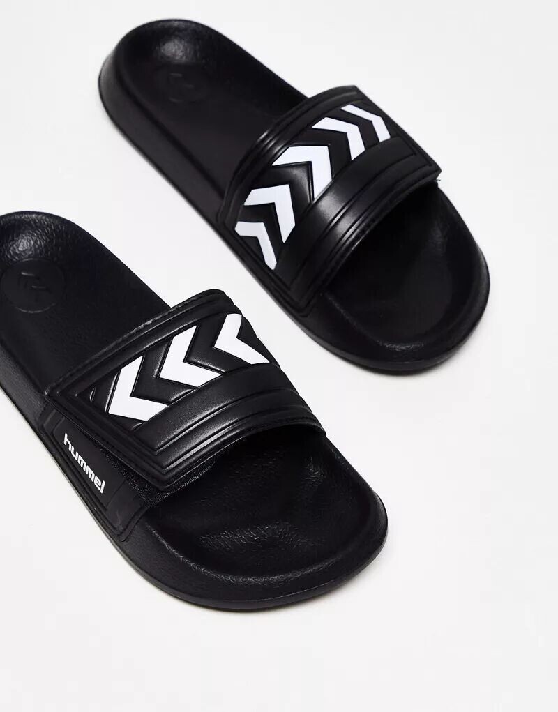 

Черные шлепанцы унисекс Hummel Larsen