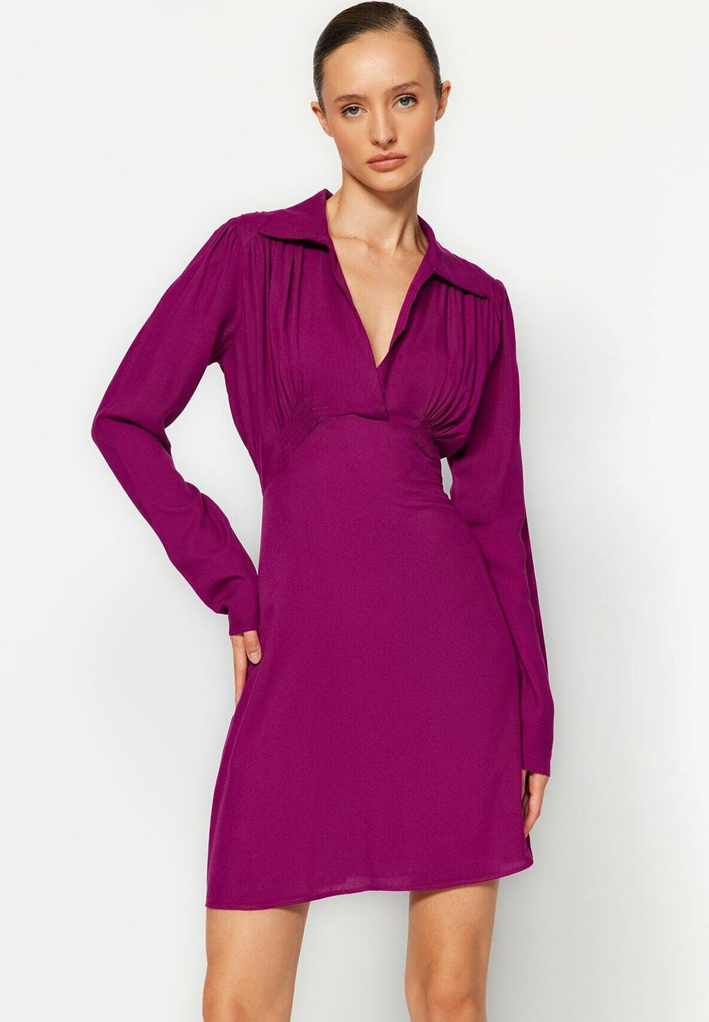 цена Летнее платье Trendyol, фиолетовый