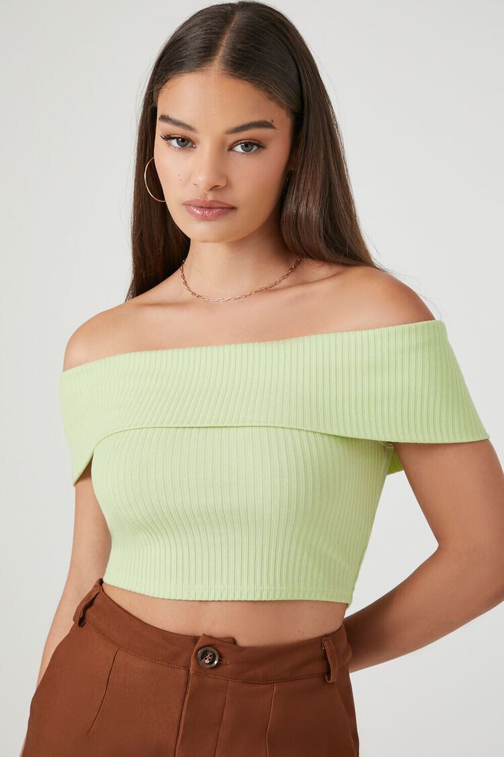 

Укороченный топ в рубчик с открытыми плечами Forever 21