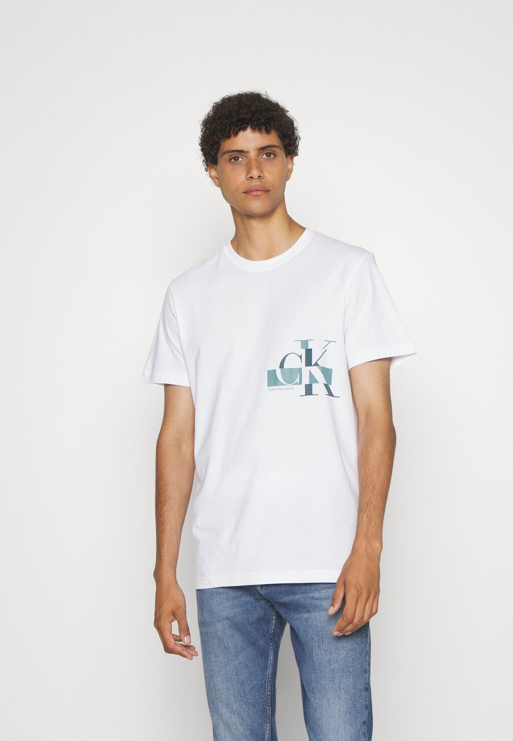 

Футболка с принтом Calvin Klein Jeans, белый