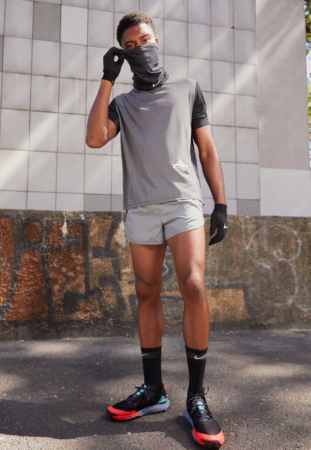 

Спортивная футболка TRAIL RISE 365 Nike, цвет black/white