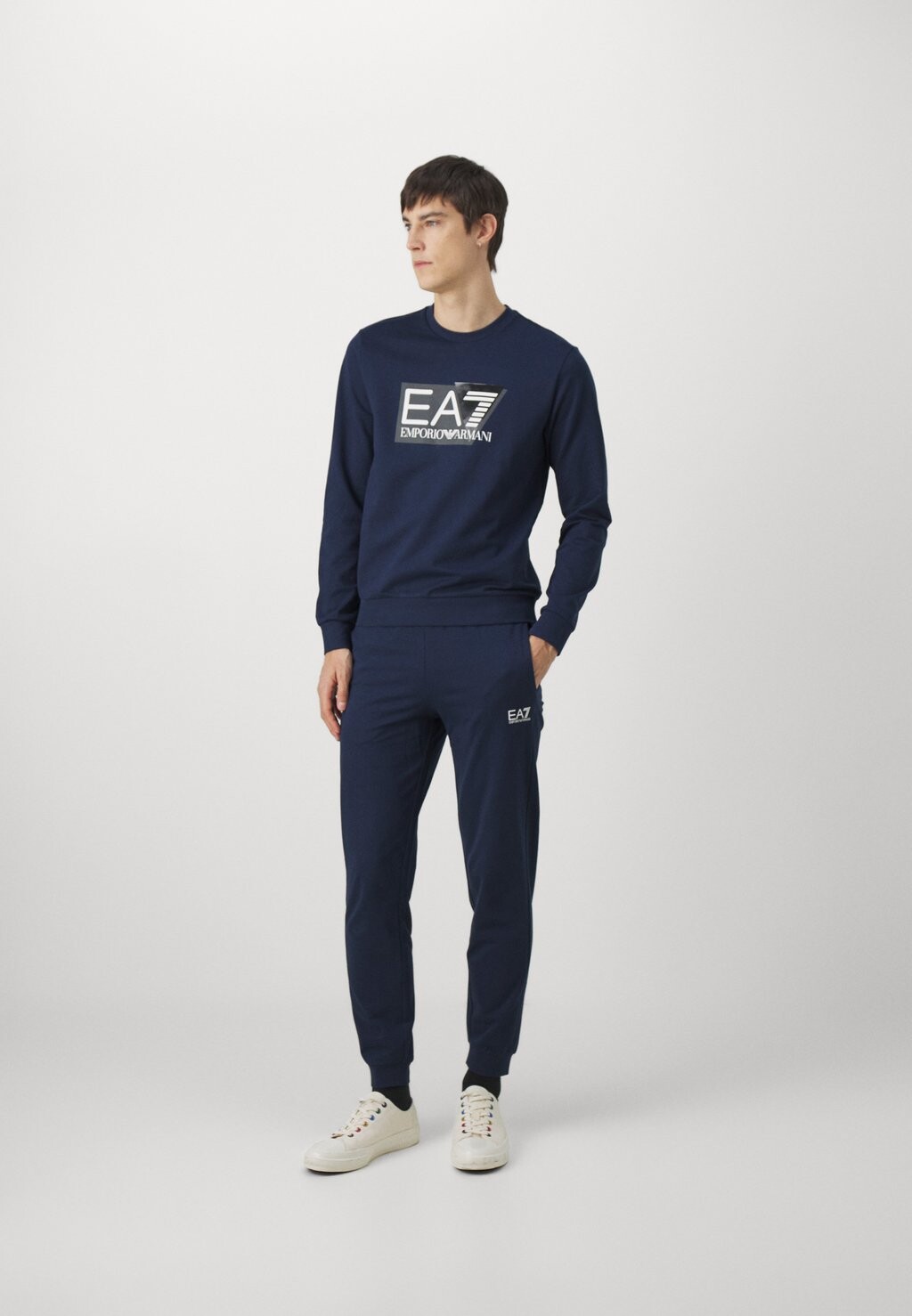 

Спортивный костюм EA7 Emporio Armani, темно-синий