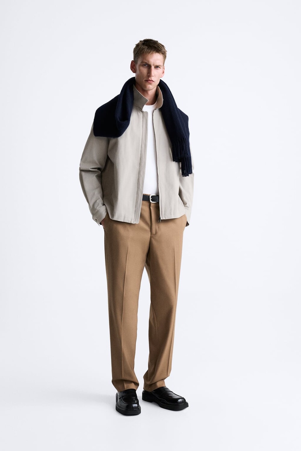 

Брюки чинос из фетра с текстурой ZARA, кэмел