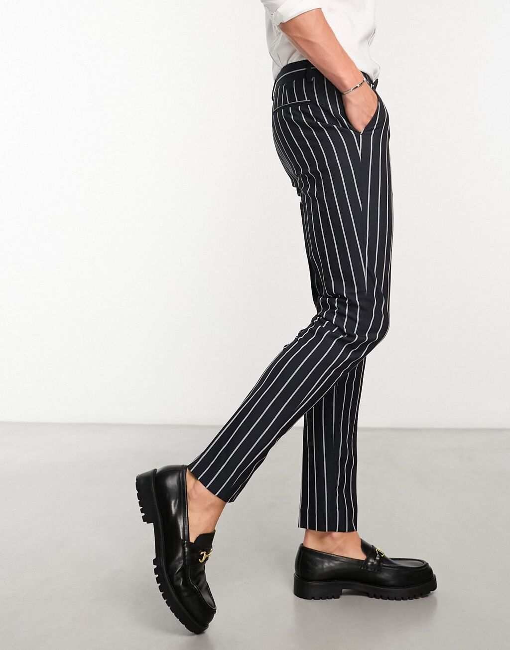 

Темно-синие элегантные узкие брюки с полосками в стиле преппи ASOS DESIGN, Синий